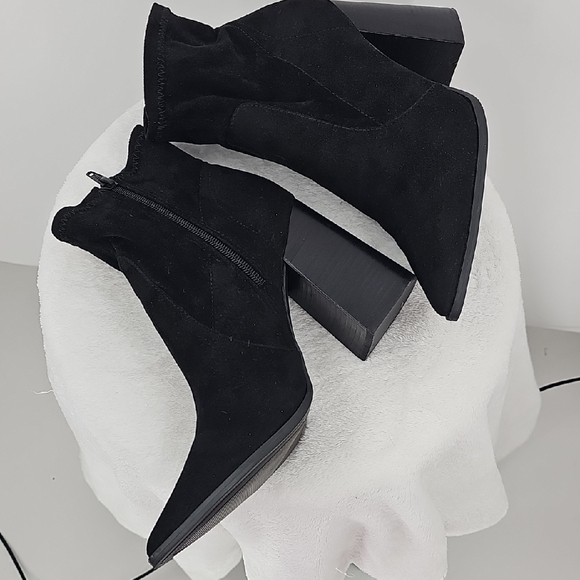 Steve Madden Touchdown Black Faux Suede Bootie Size 9 - Picture 3 of 8